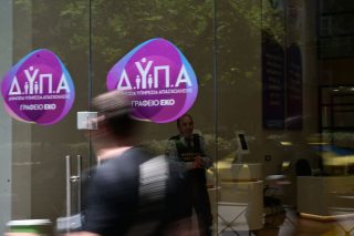 Ρουσφέτι ΔΥΠΑ: φύγε εσύ, έλα εσύ…